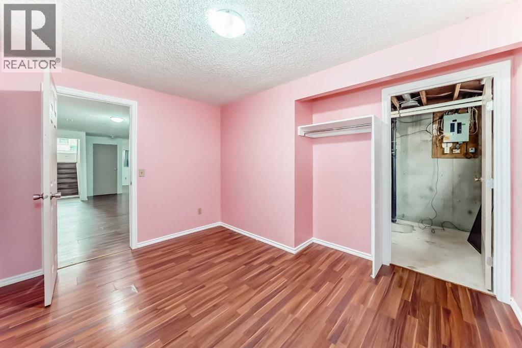 Single Family House Bi-level for Sale in  Berwick Drive NW Beddington Heights Calgary 