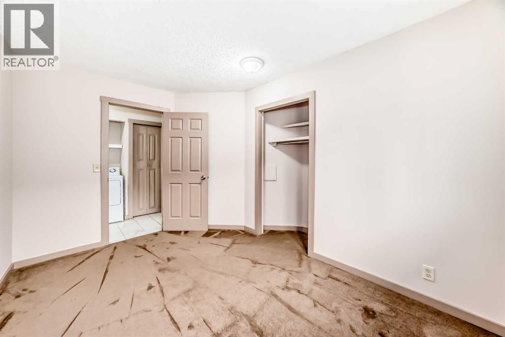 Single Family House Bi-level for Sale in  Berwick Drive NW Beddington Heights Calgary 