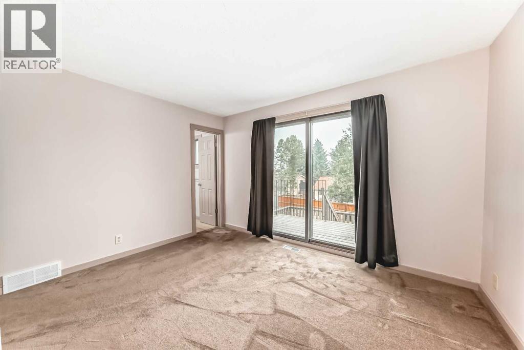 Single Family House Bi-level for Sale in  Berwick Drive NW Beddington Heights Calgary 