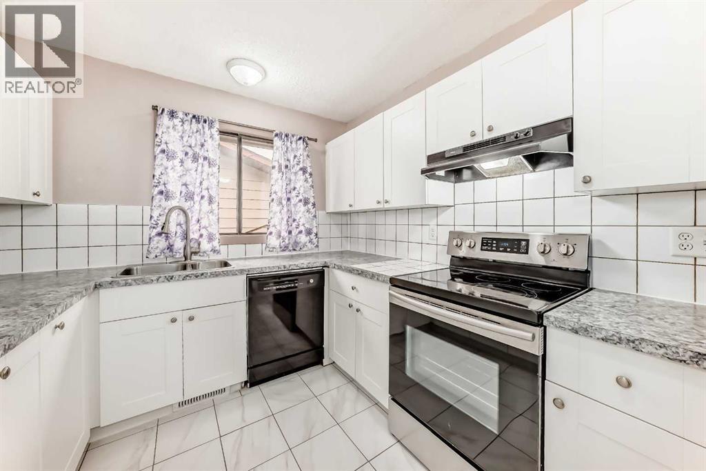 Single Family House Bi-level for Sale in  Berwick Drive NW Beddington Heights Calgary 