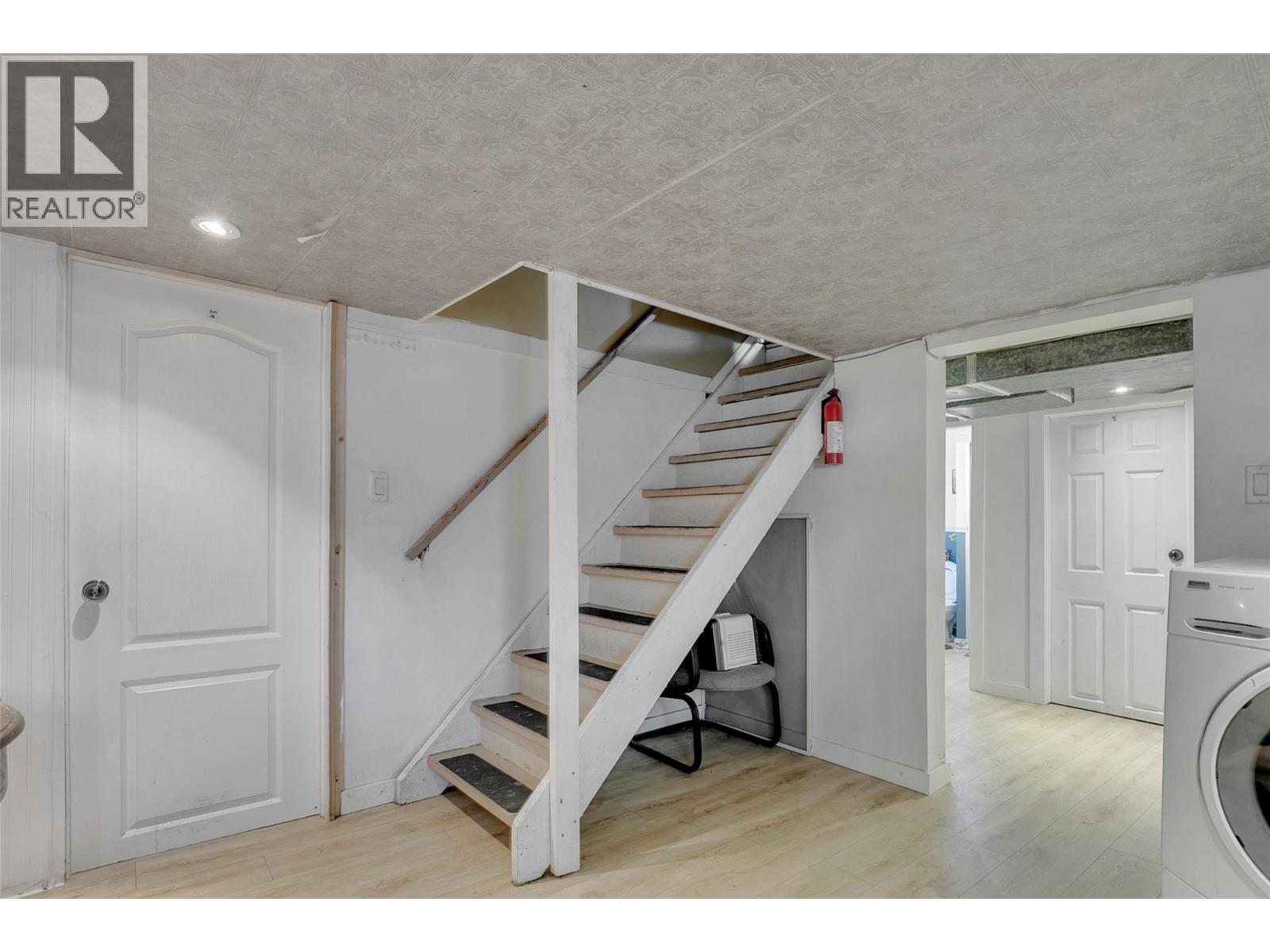  1331 Belaire Avenue, Kelowna