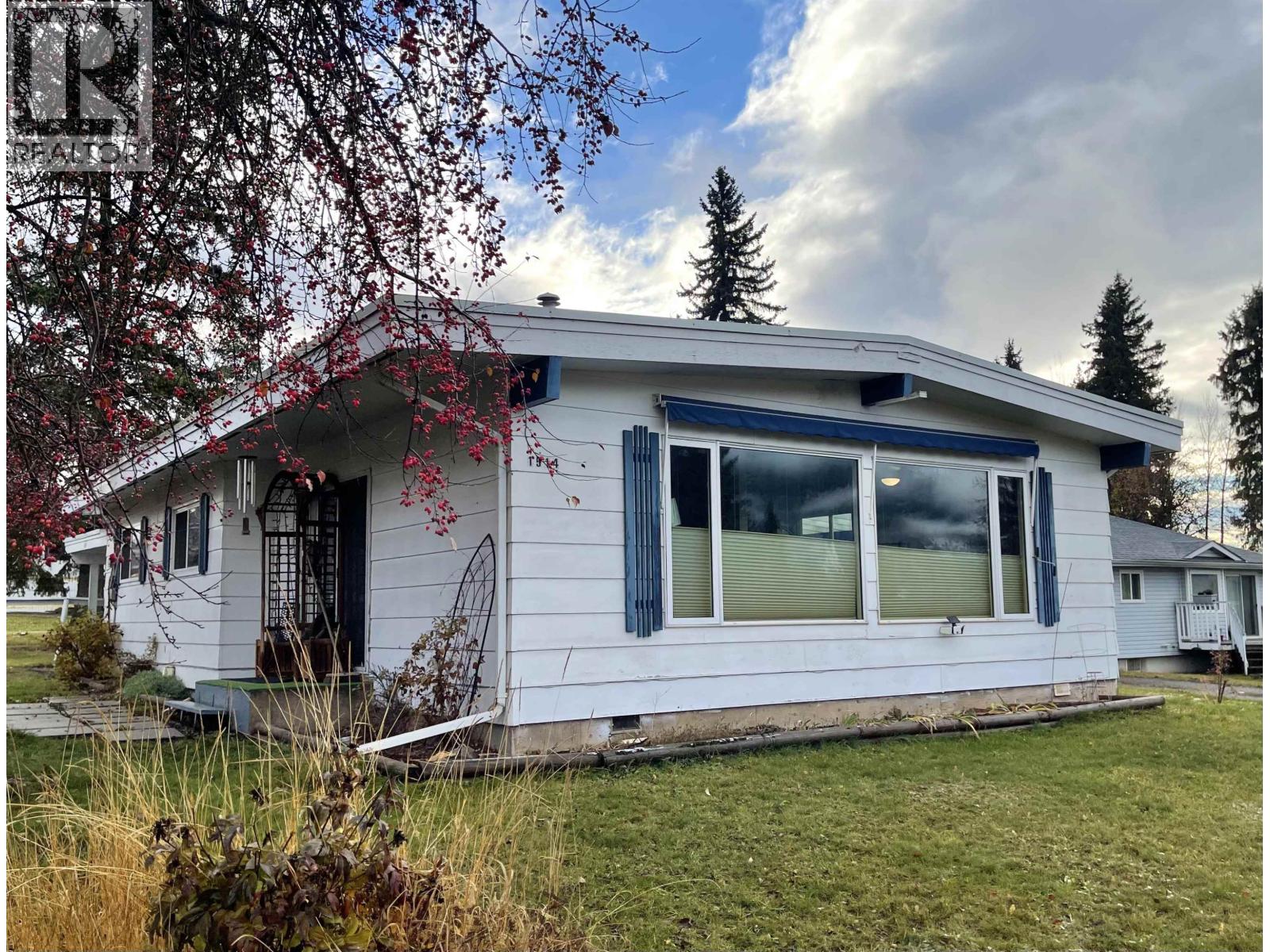 1514 QUEEN STREET, Smithers