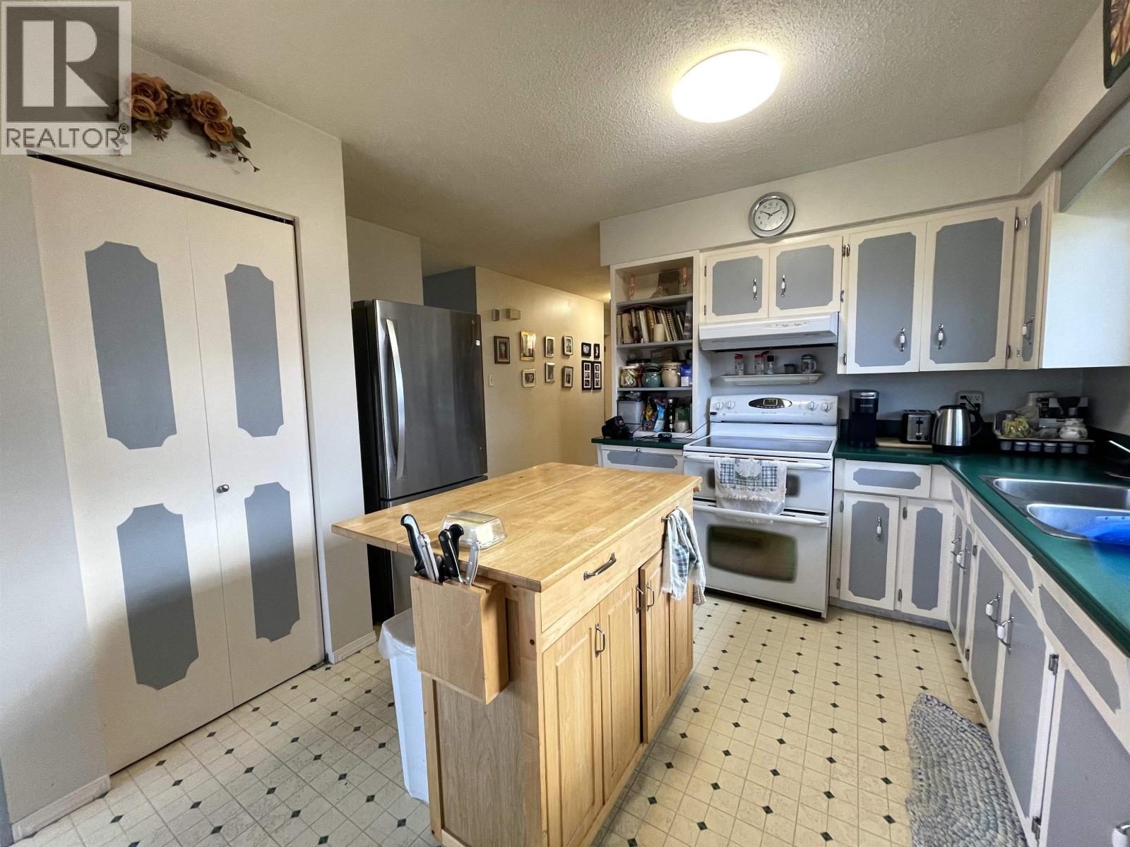 1514 QUEEN STREET, Smithers