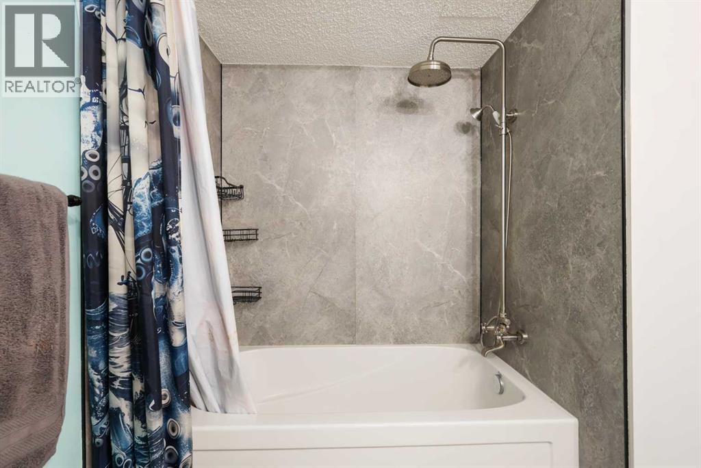 Single Family House for Sale in    Avenue SW Eau Claire Calgary 