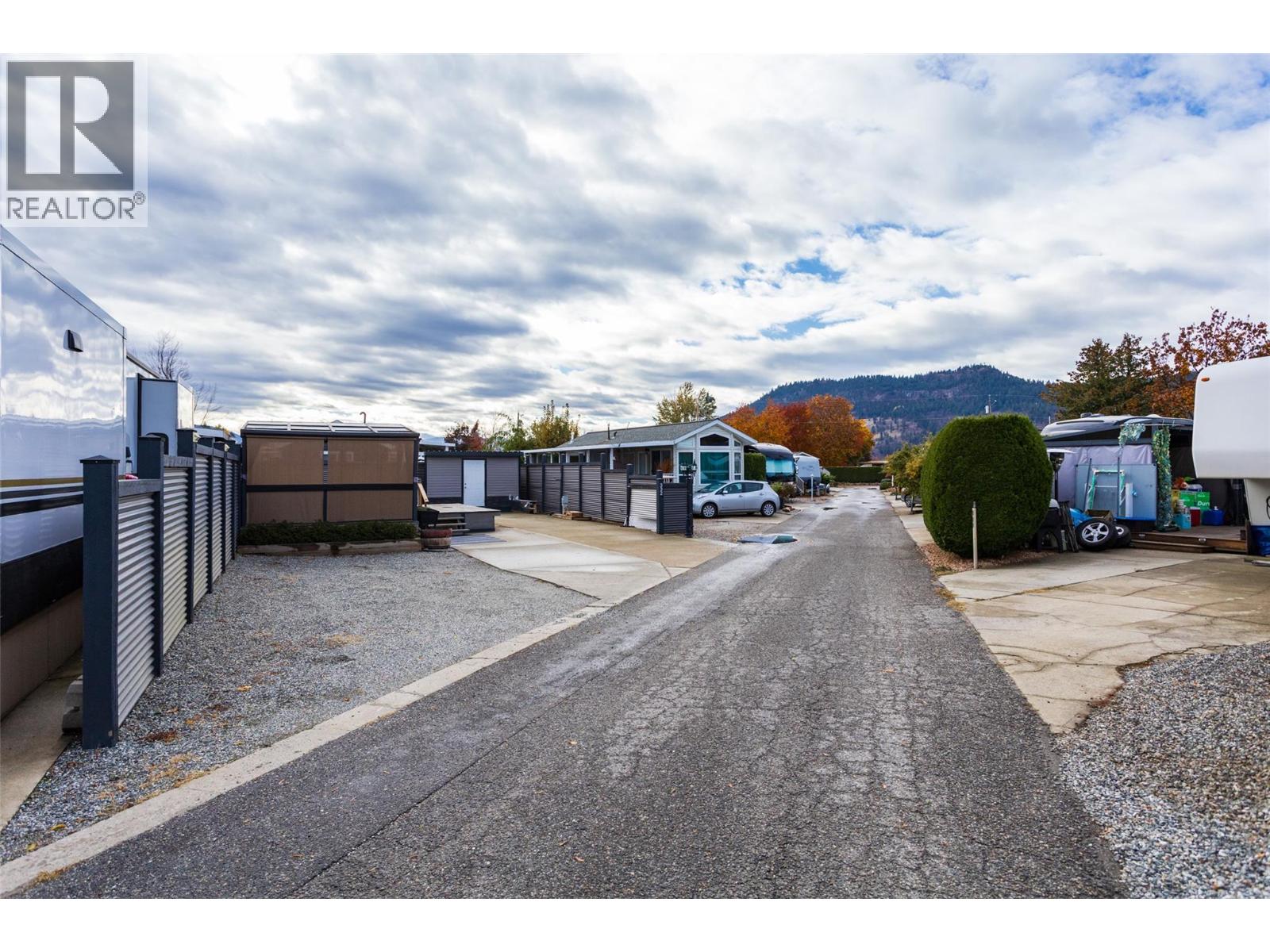 332 415 Commonwealth Road, Kelowna