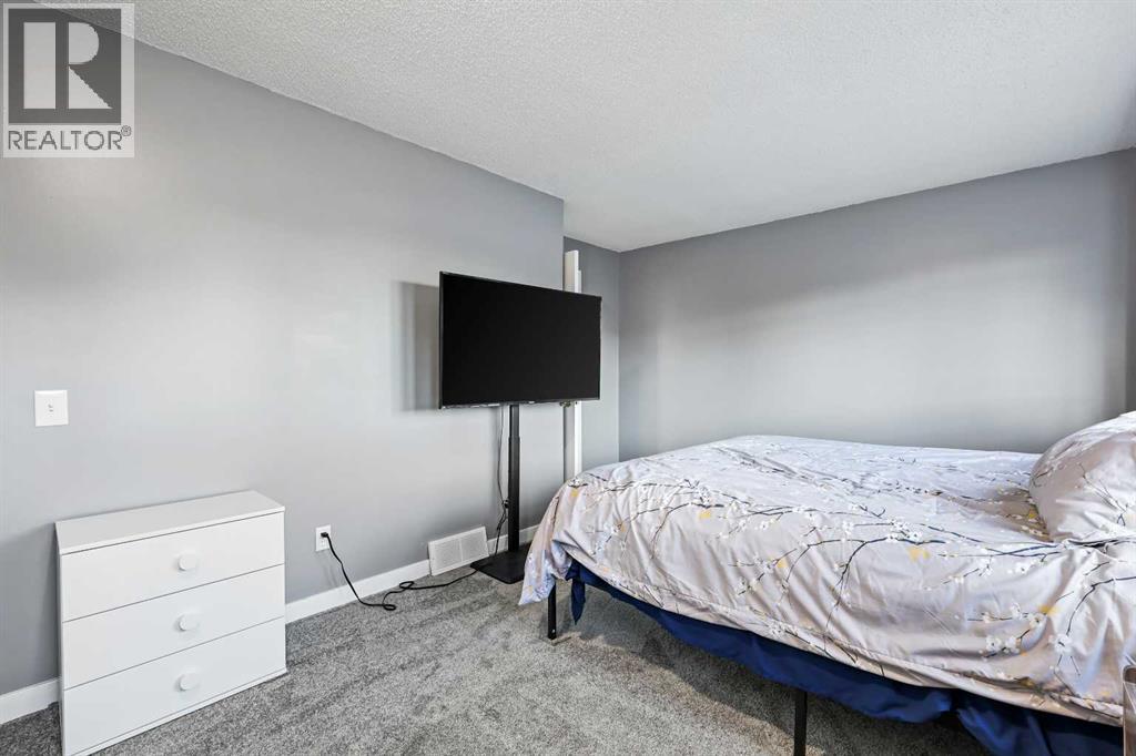 Single Family House for Sale in  River Rock Way SE Riverbend Calgary 