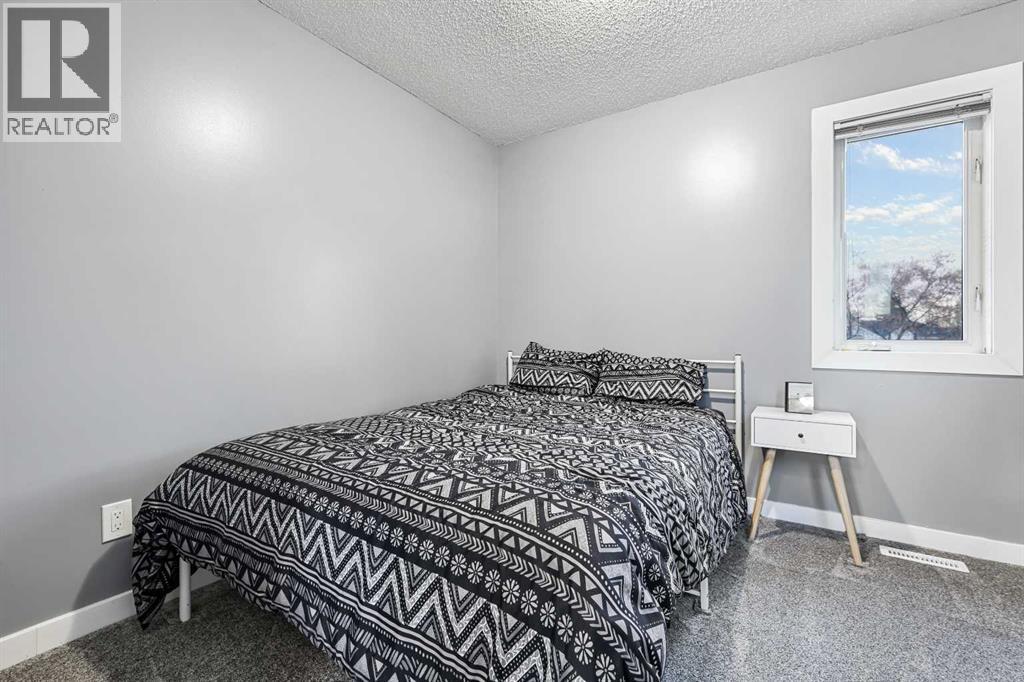 Single Family House for Sale in  River Rock Way SE Riverbend Calgary 