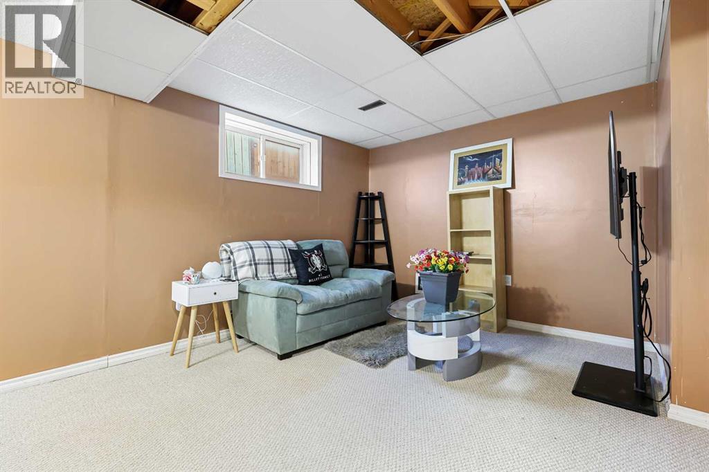 Single Family House for Sale in  River Rock Way SE Riverbend Calgary 