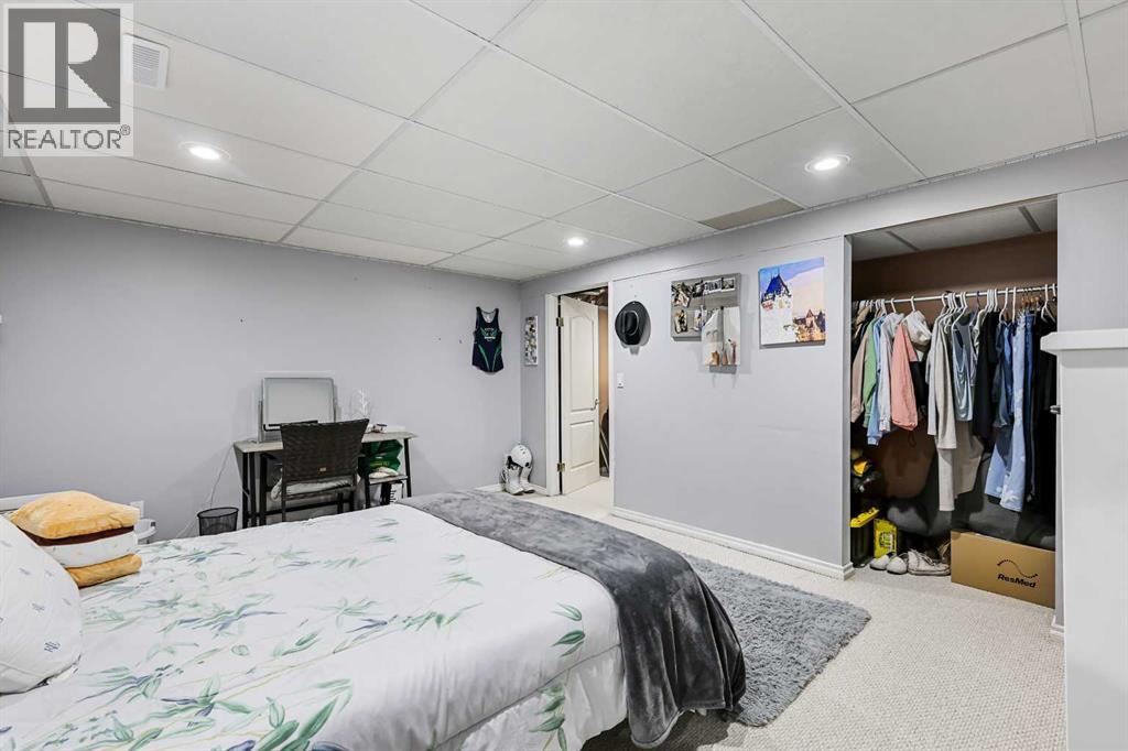 Single Family House for Sale in  River Rock Way SE Riverbend Calgary 