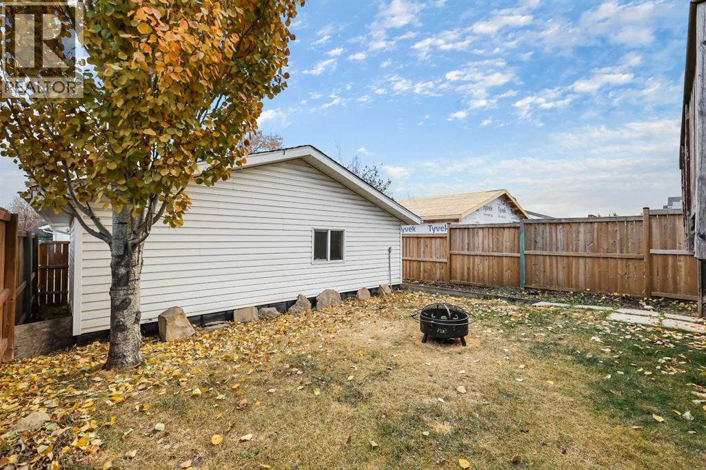 Single Family House for Sale in  River Rock Way SE Riverbend Calgary 