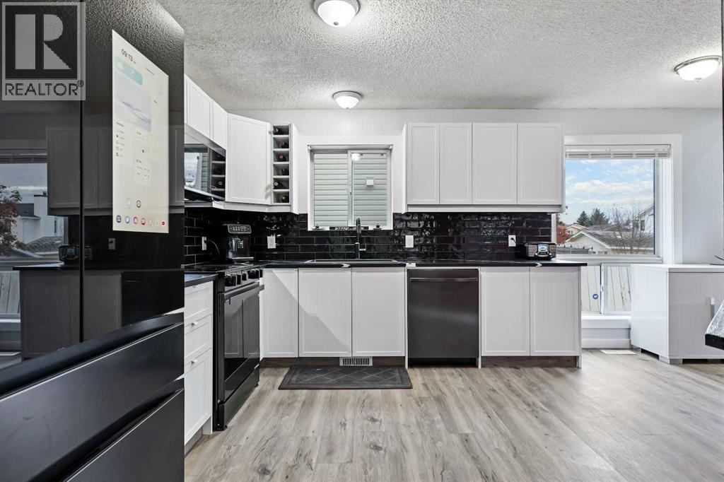 Single Family House for Sale in  River Rock Way SE Riverbend Calgary 