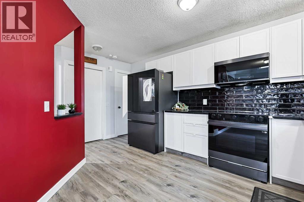 Single Family House for Sale in  River Rock Way SE Riverbend Calgary 