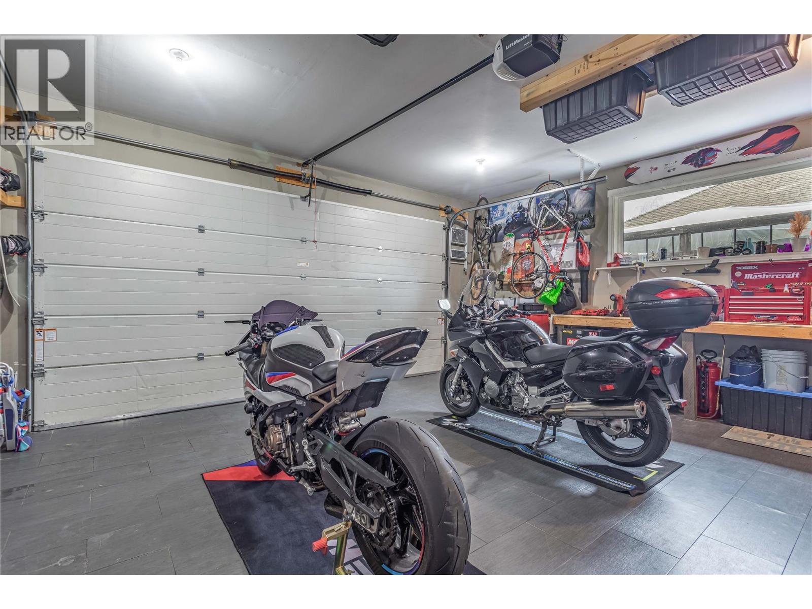  2004 Bernau Court, Lake Country