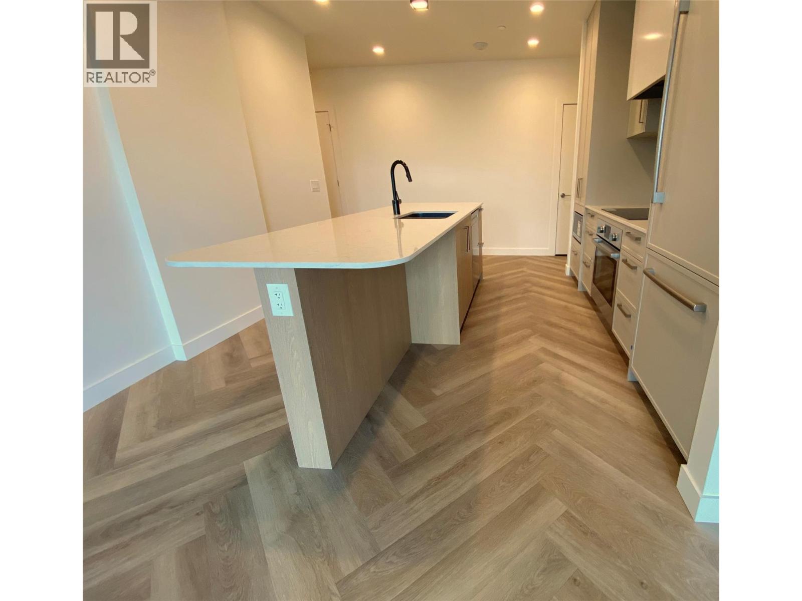 519 3340 Lakeshore Road, Kelowna