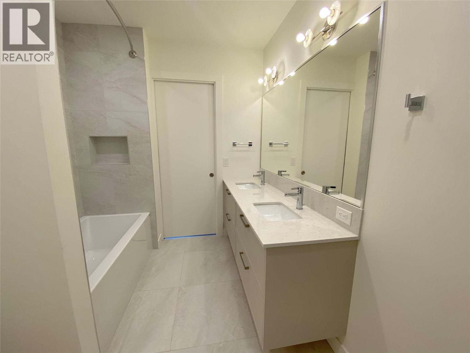 519 3340 Lakeshore Road, Kelowna