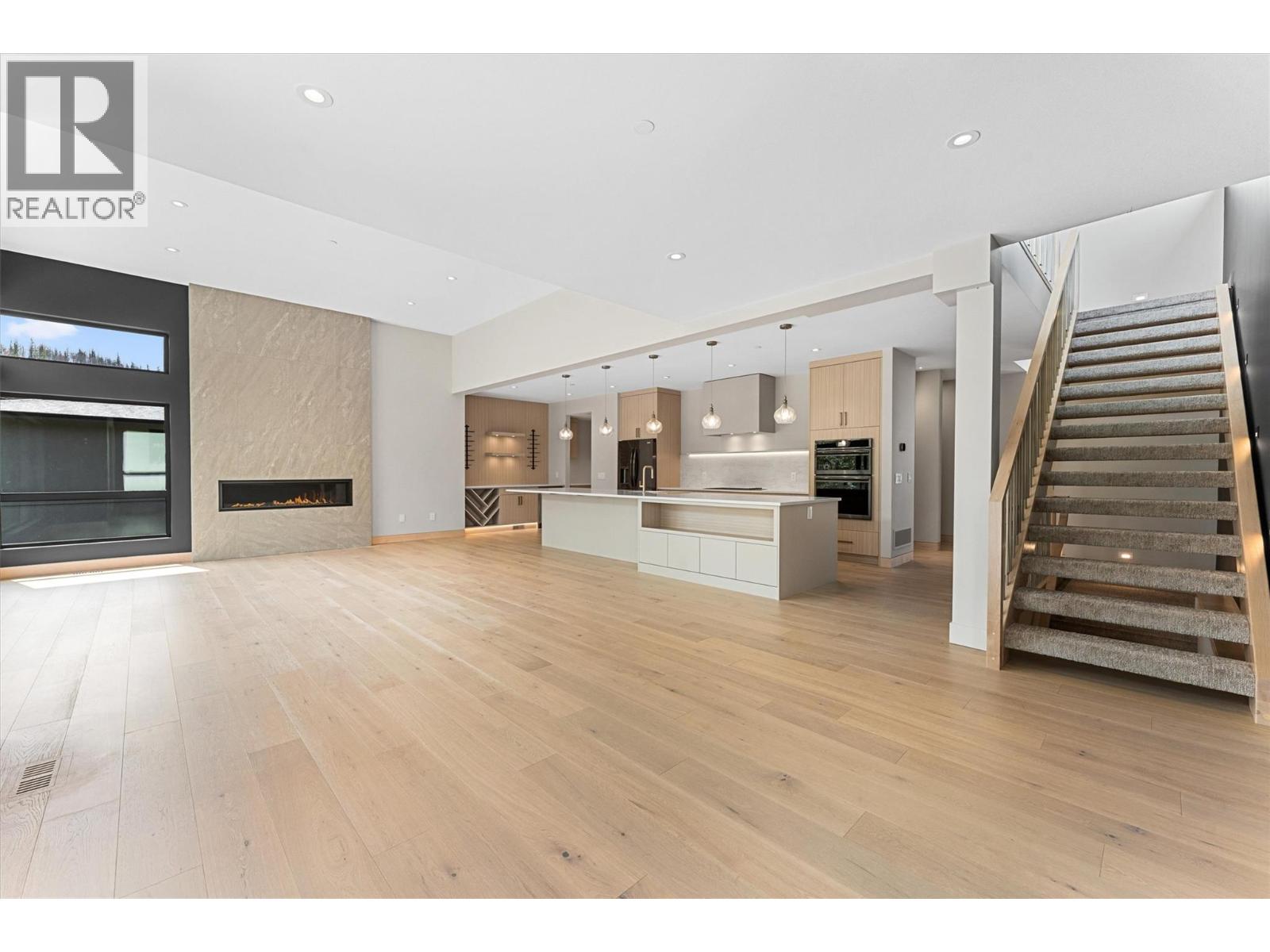  10313 Long Road, Lake Country