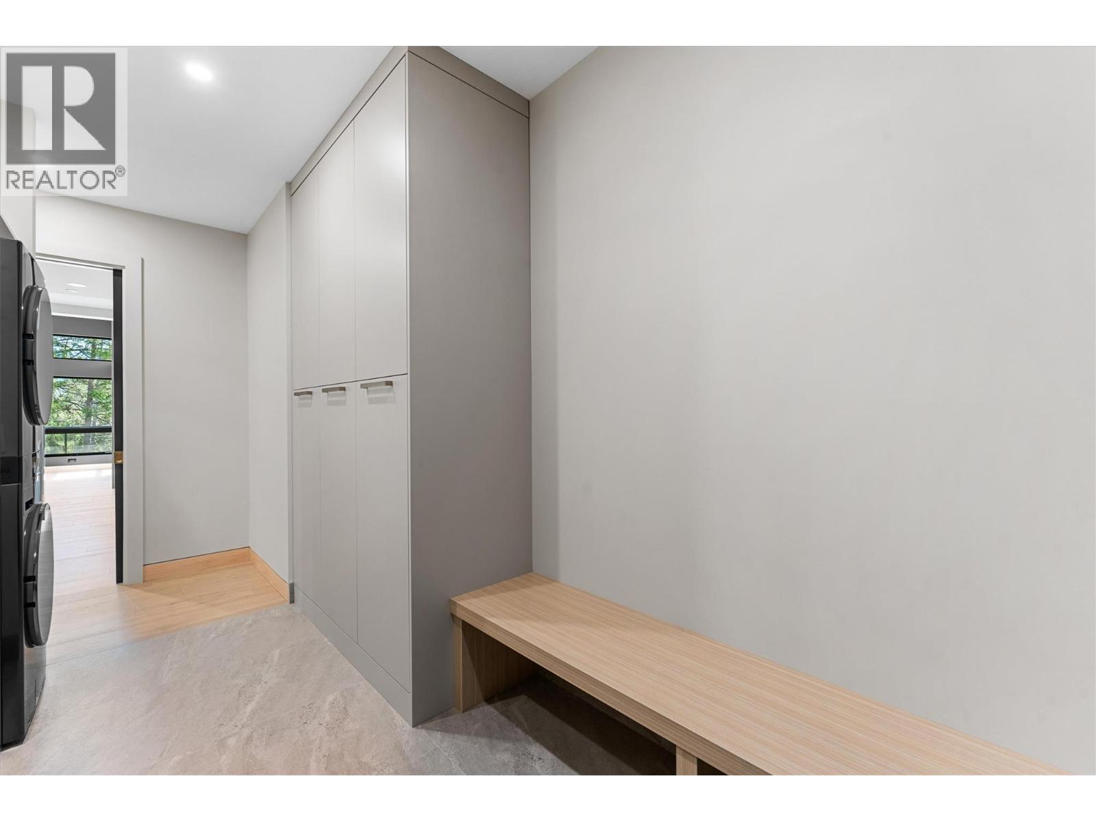  10313 Long Road, Lake Country