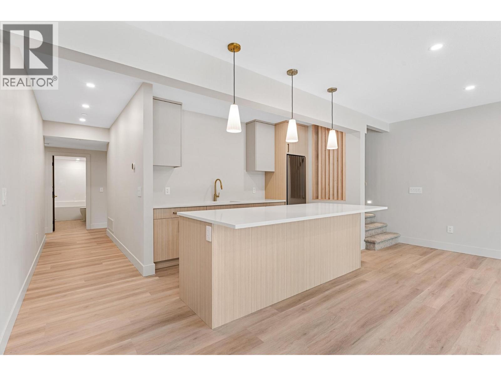  10313 Long Road, Lake Country