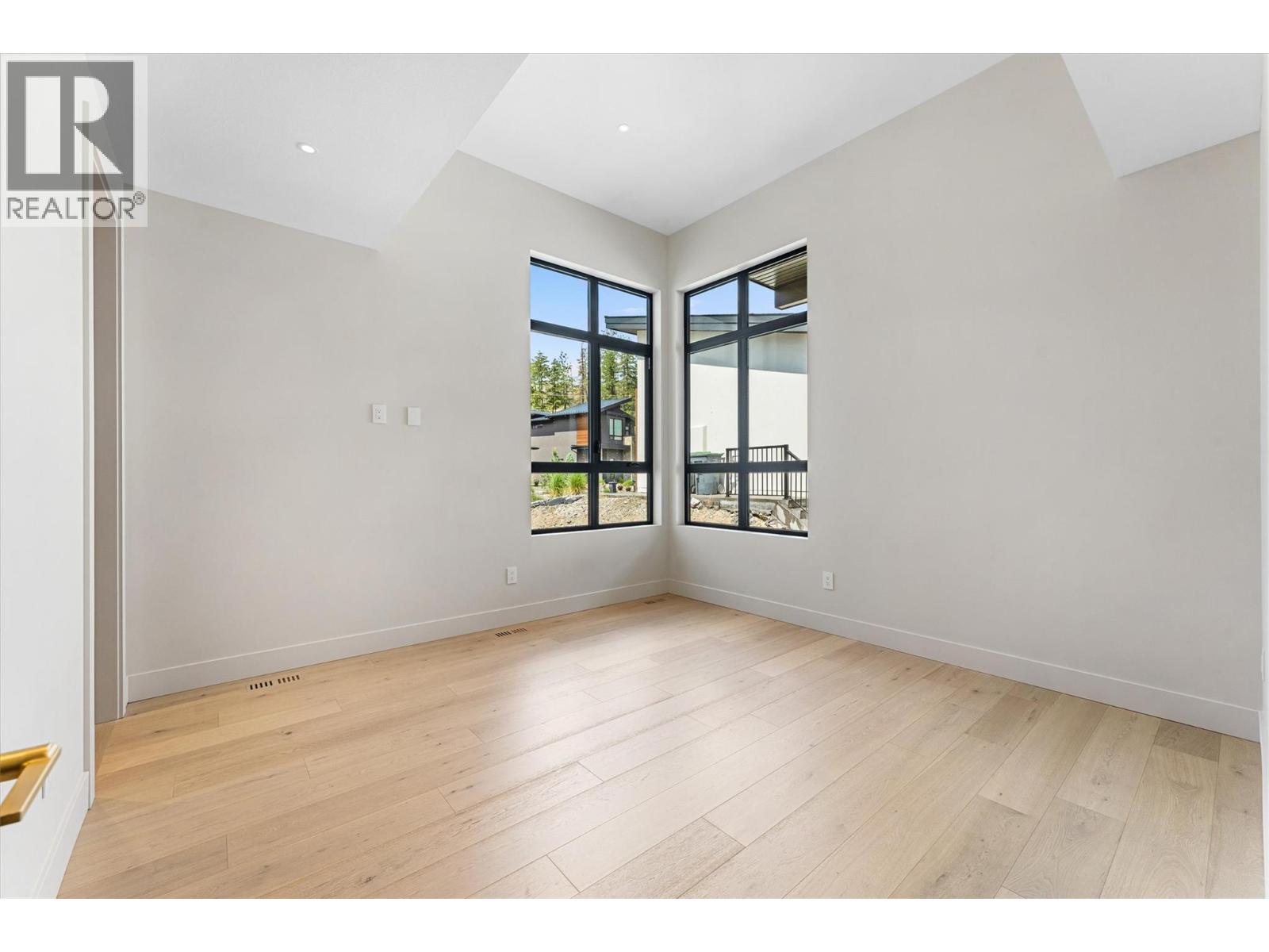  10313 Long Road, Lake Country