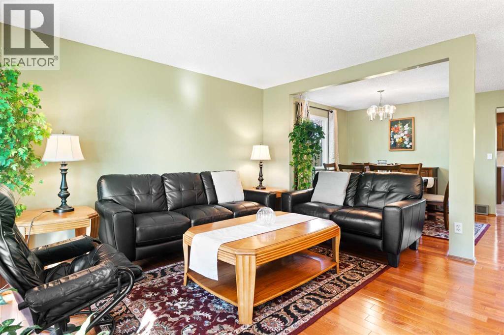 Single Family House for Sale in  Edgehill Rise NW Edgemont Calgary 