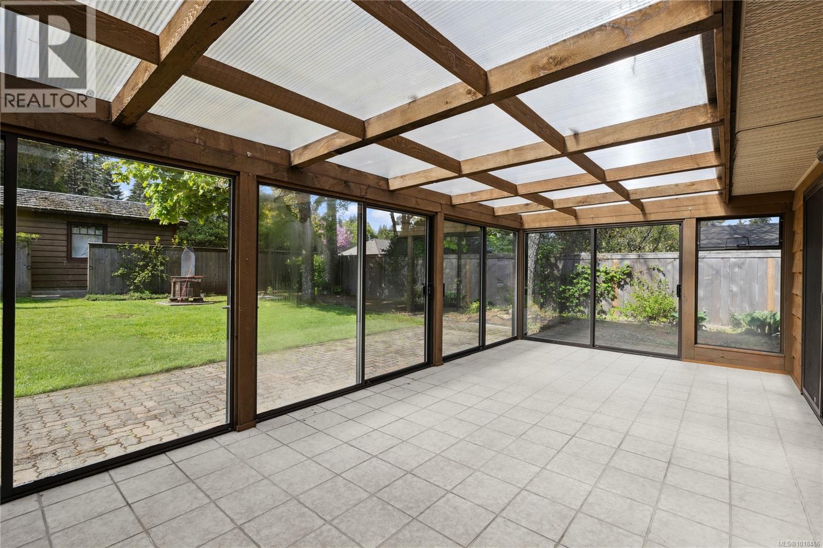 496 Crescent Rd W, Qualicum Beach