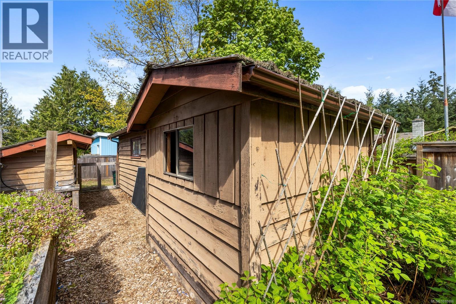 496 Crescent Rd W, Qualicum Beach