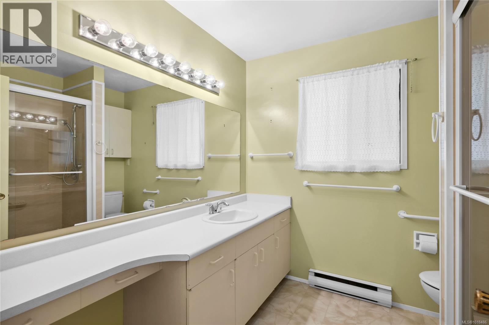 496 Crescent Rd W, Qualicum Beach