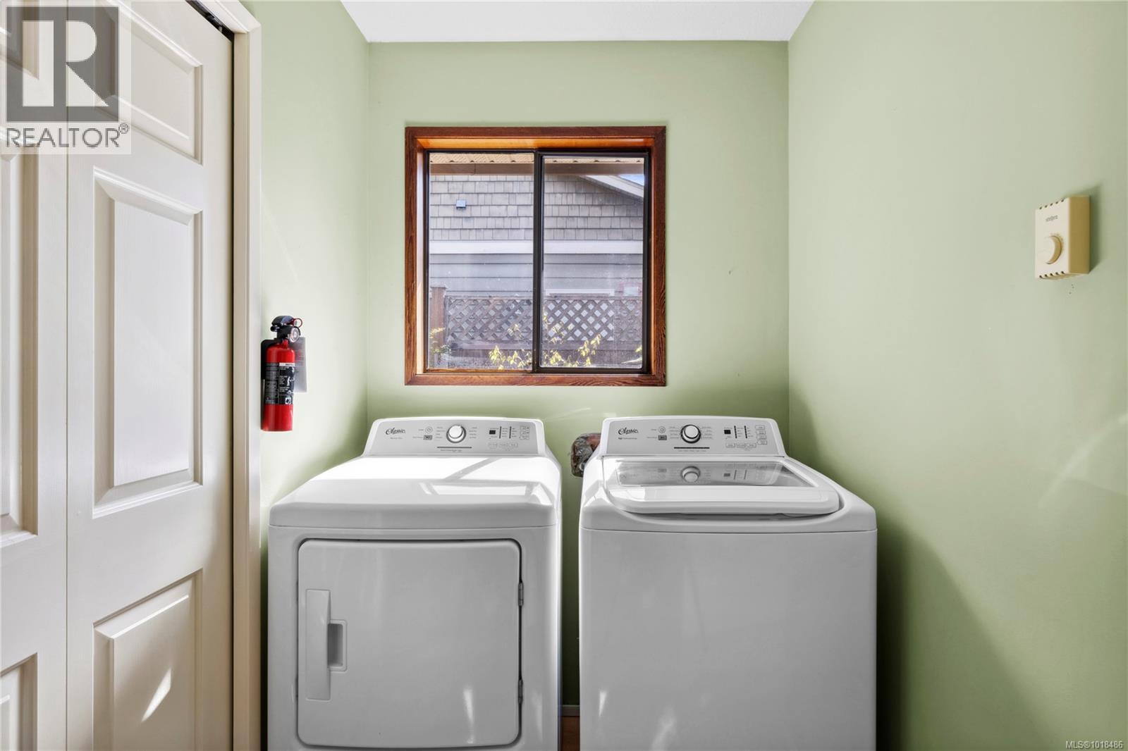 496 Crescent Rd W, Qualicum Beach