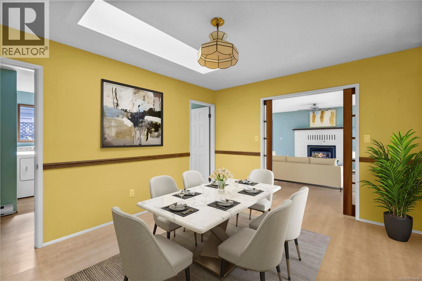 496 Crescent Rd W, Qualicum Beach