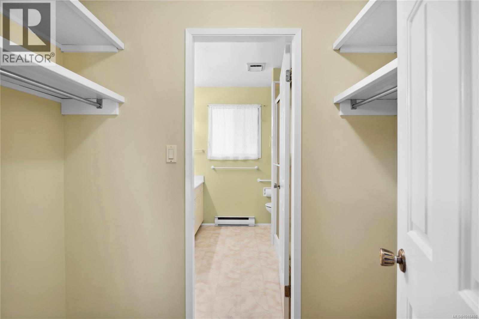 496 Crescent Rd W, Qualicum Beach