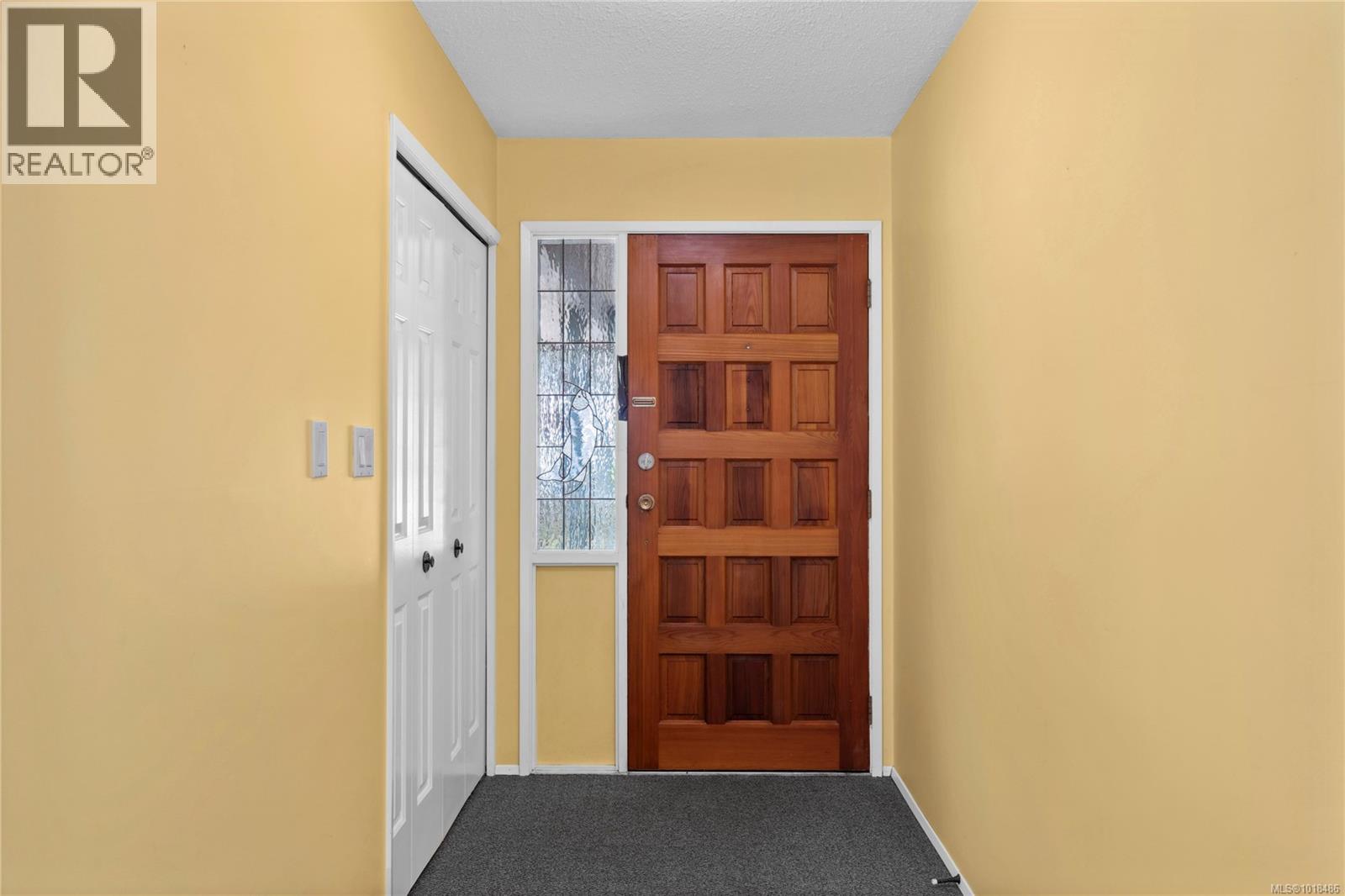 496 Crescent Rd W, Qualicum Beach