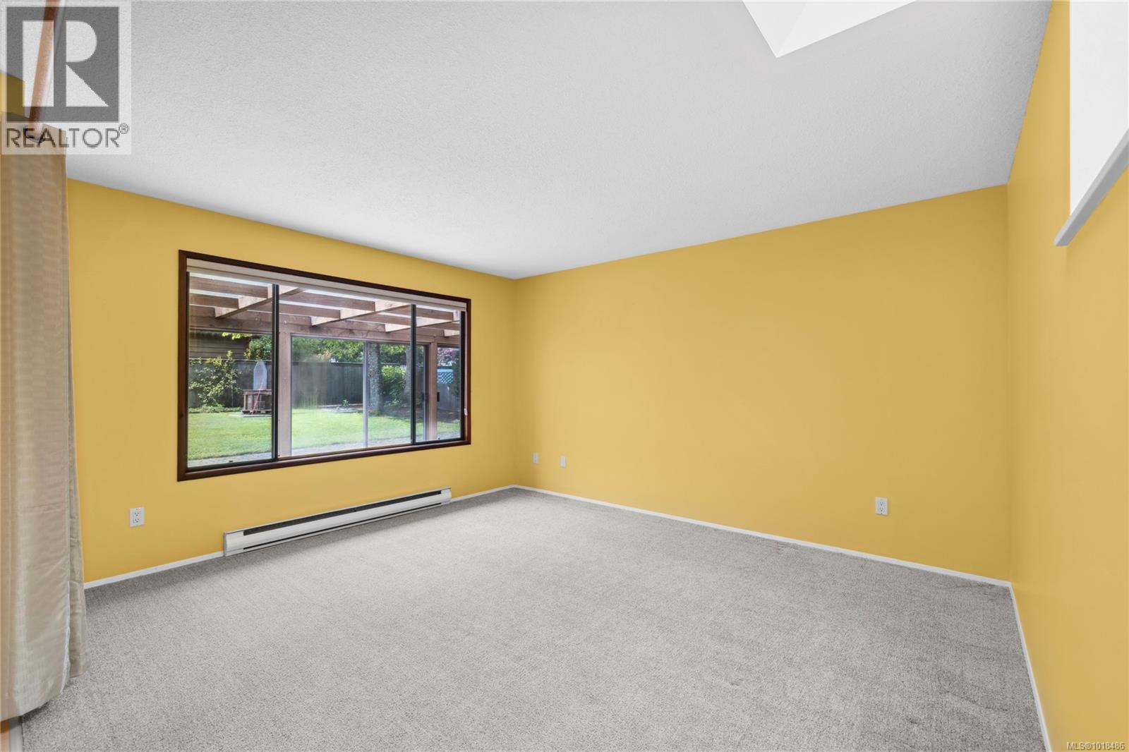 496 Crescent Rd W, Qualicum Beach