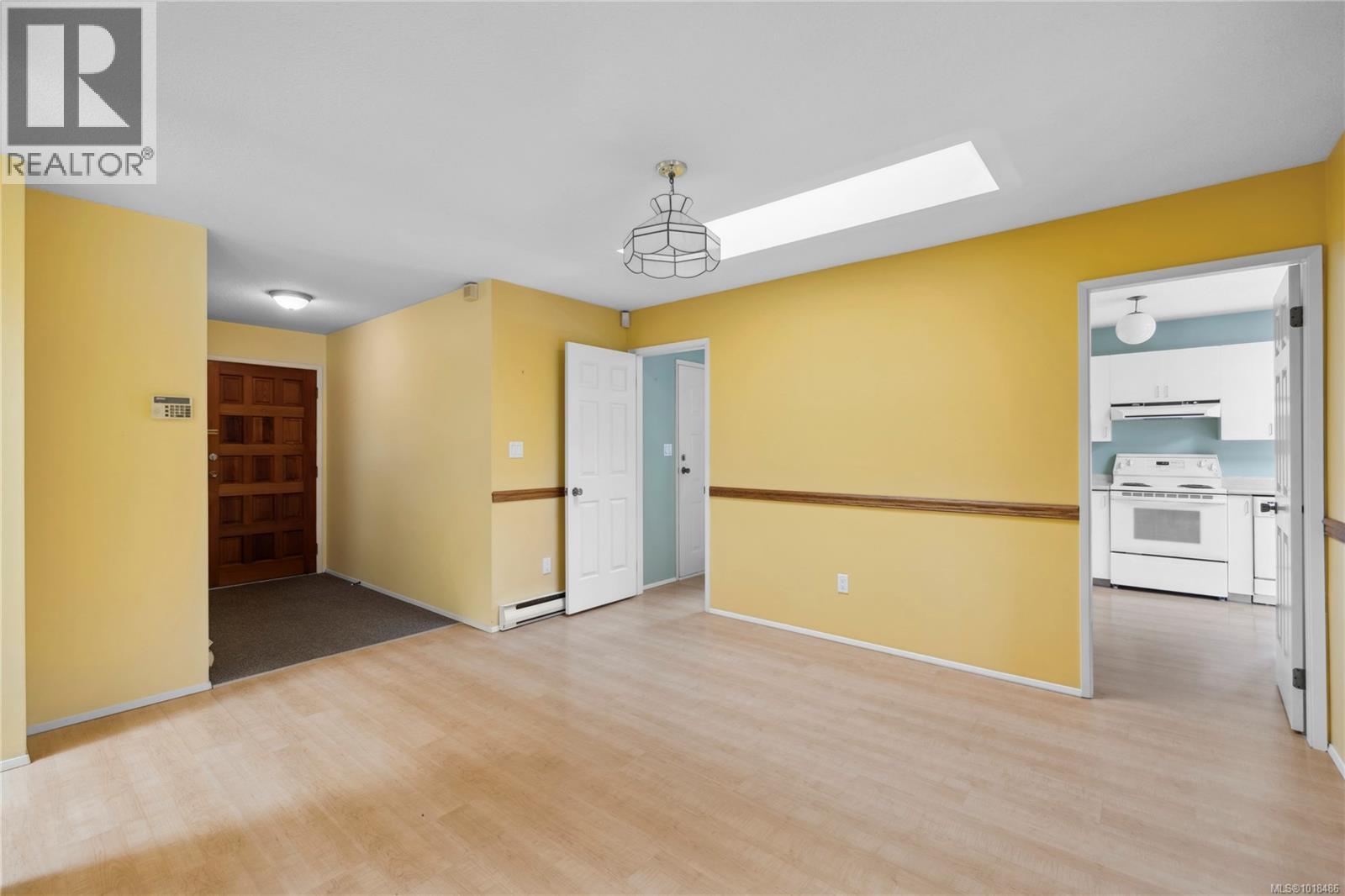 496 Crescent Rd W, Qualicum Beach