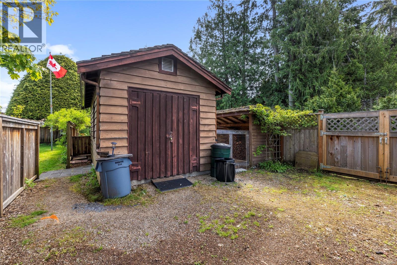 496 Crescent Rd W, Qualicum Beach