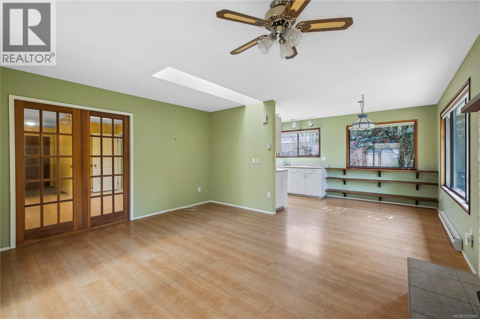 496 Crescent Rd W, Qualicum Beach