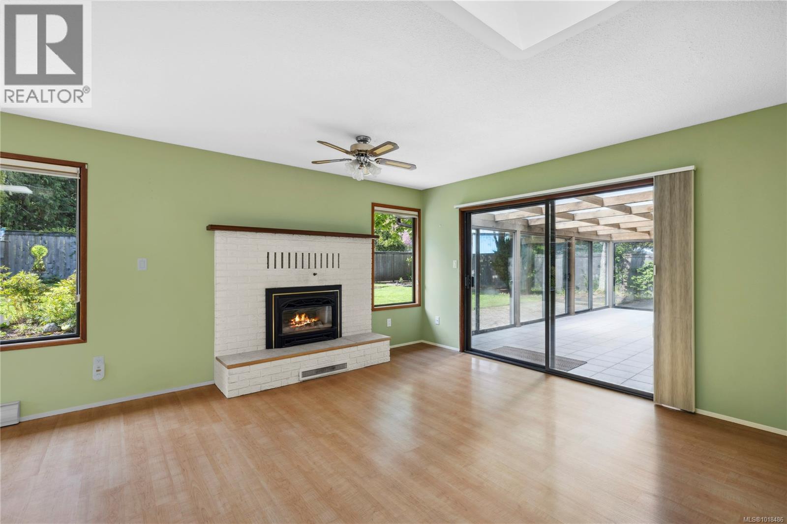 496 Crescent Rd W, Qualicum Beach