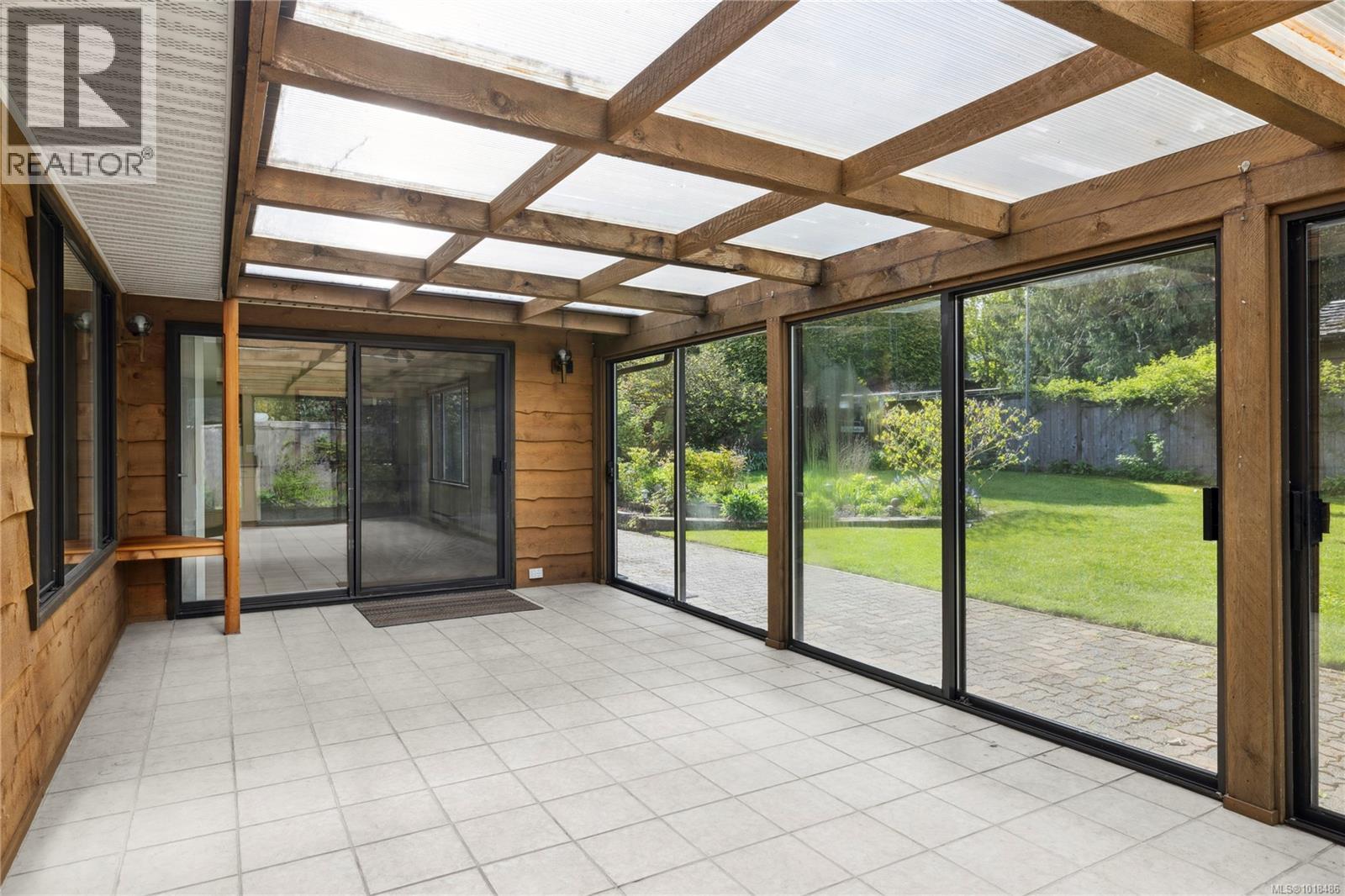 496 Crescent Rd W, Qualicum Beach