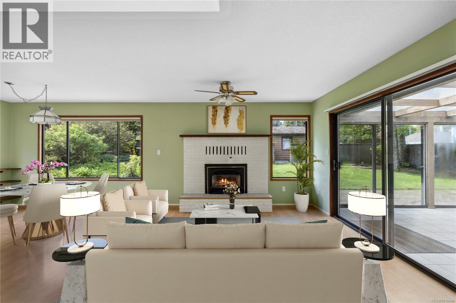 496 Crescent Rd W, Qualicum Beach