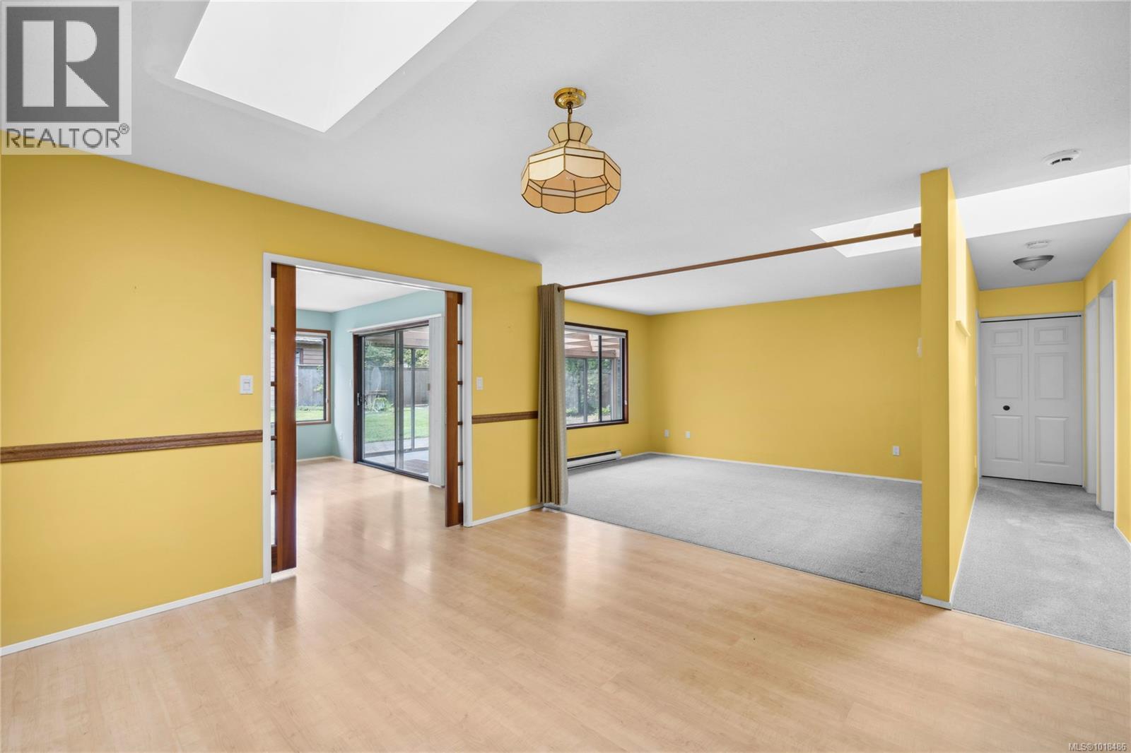 496 Crescent Rd W, Qualicum Beach