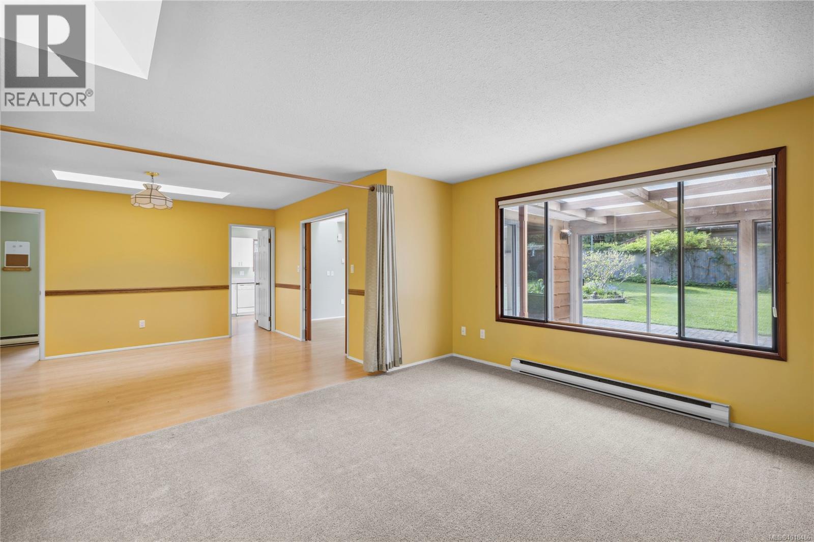 496 Crescent Rd W, Qualicum Beach