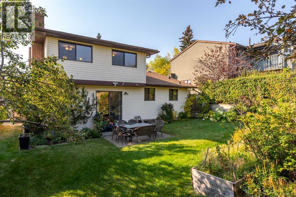 Single Family House for Sale in  Edgehill Rise NW Edgemont Calgary 