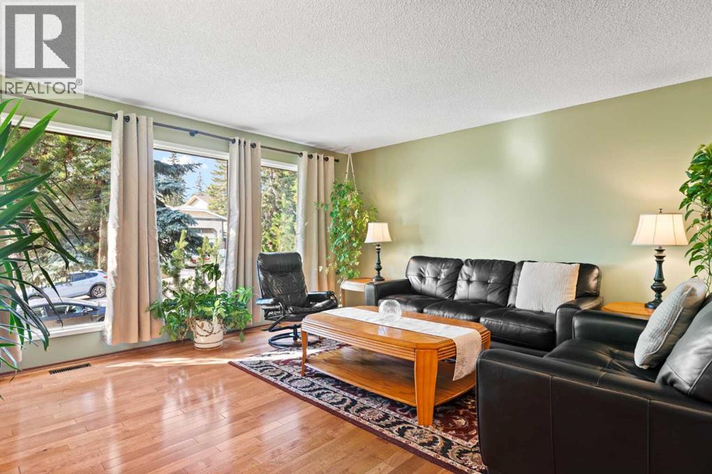 Single Family House for Sale in  Edgehill Rise NW Edgemont Calgary 