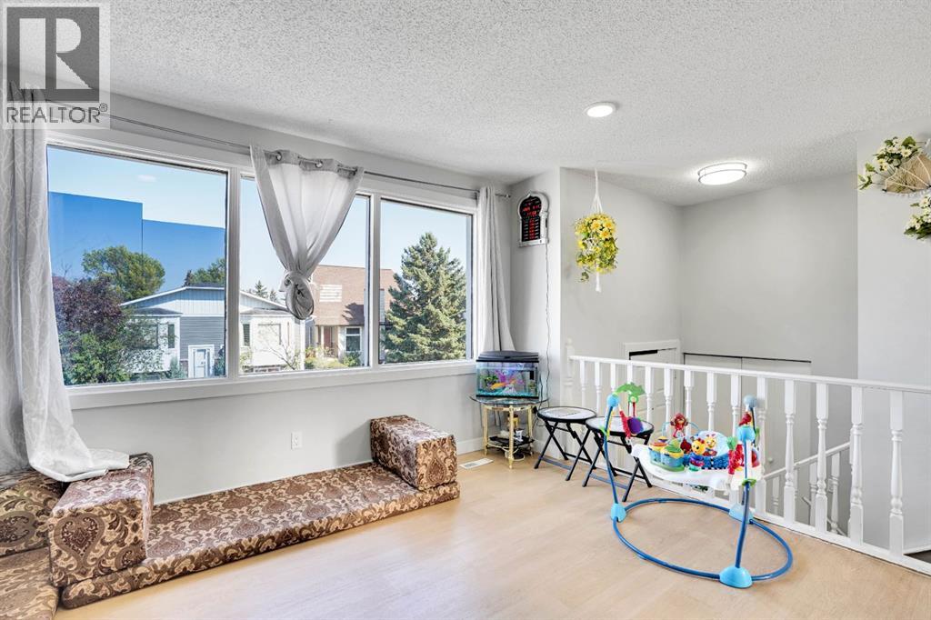 Single Family House Bi-level for Sale in  Ventura Road NE Vista Heights Calgary 