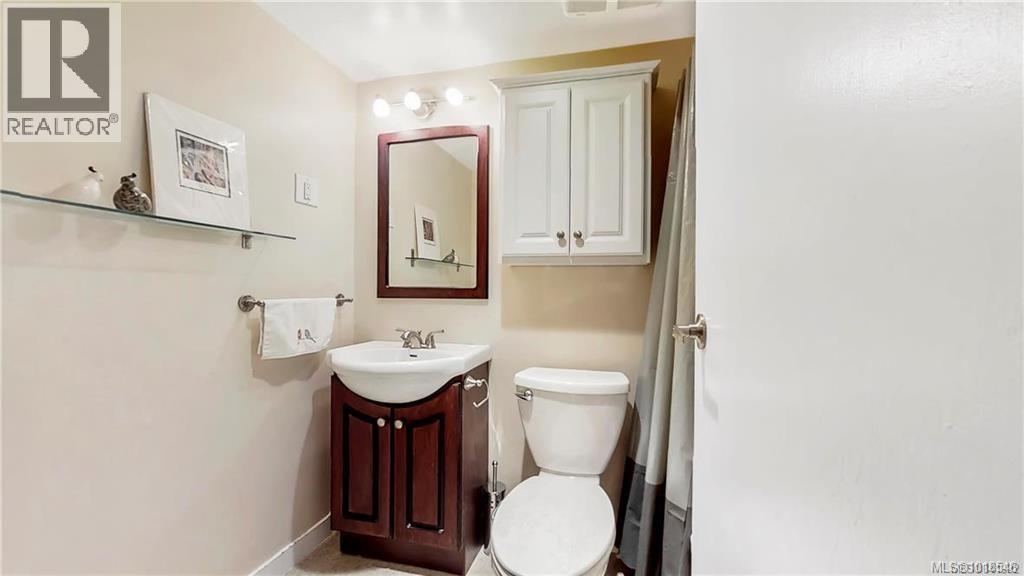 303 1597 Midgard Avenue, Saanich