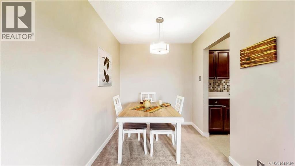 303 1597 Midgard Avenue, Saanich