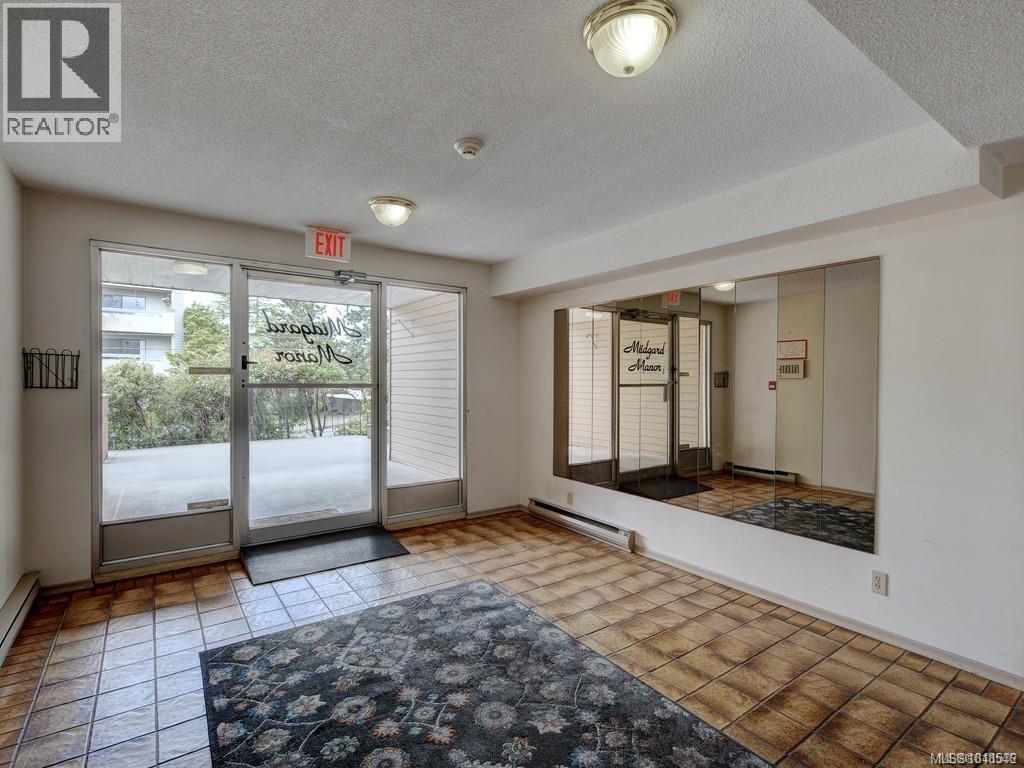 303 1597 Midgard Avenue, Saanich