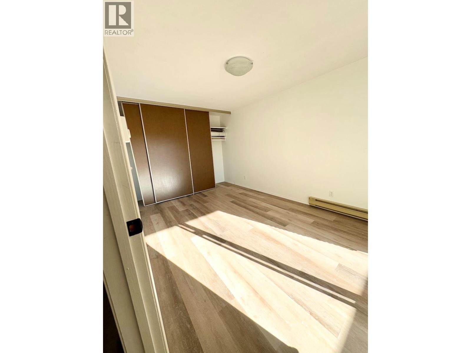 9 5877 MAIN Street, Oliver