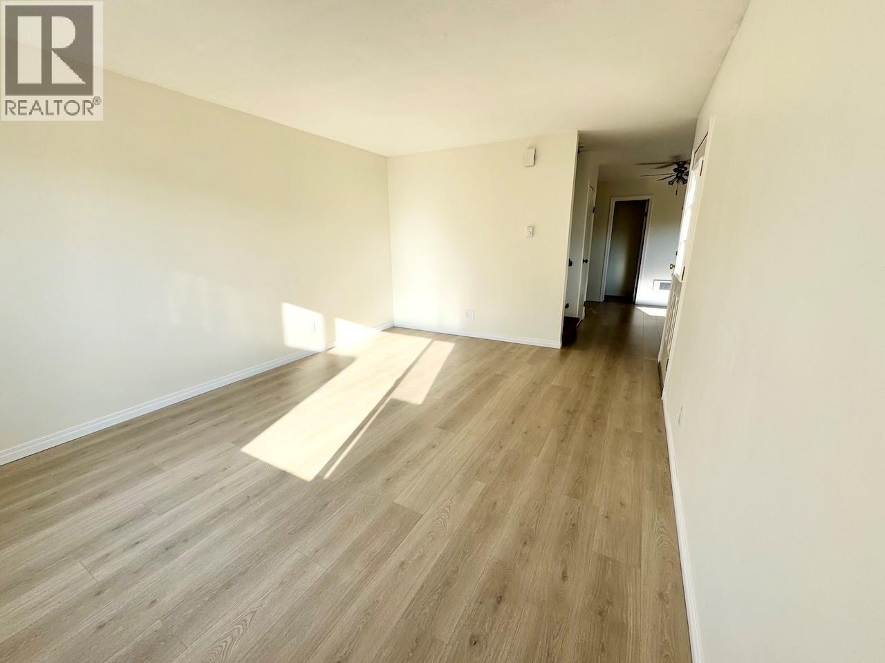 9 5877 MAIN Street, Oliver