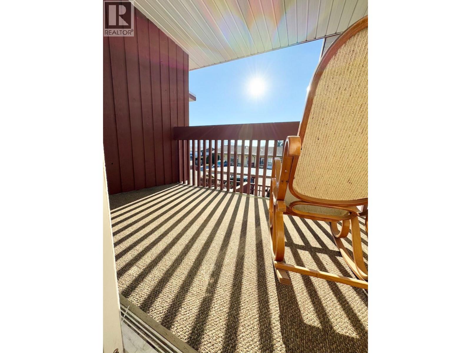 9 5877 MAIN Street, Oliver