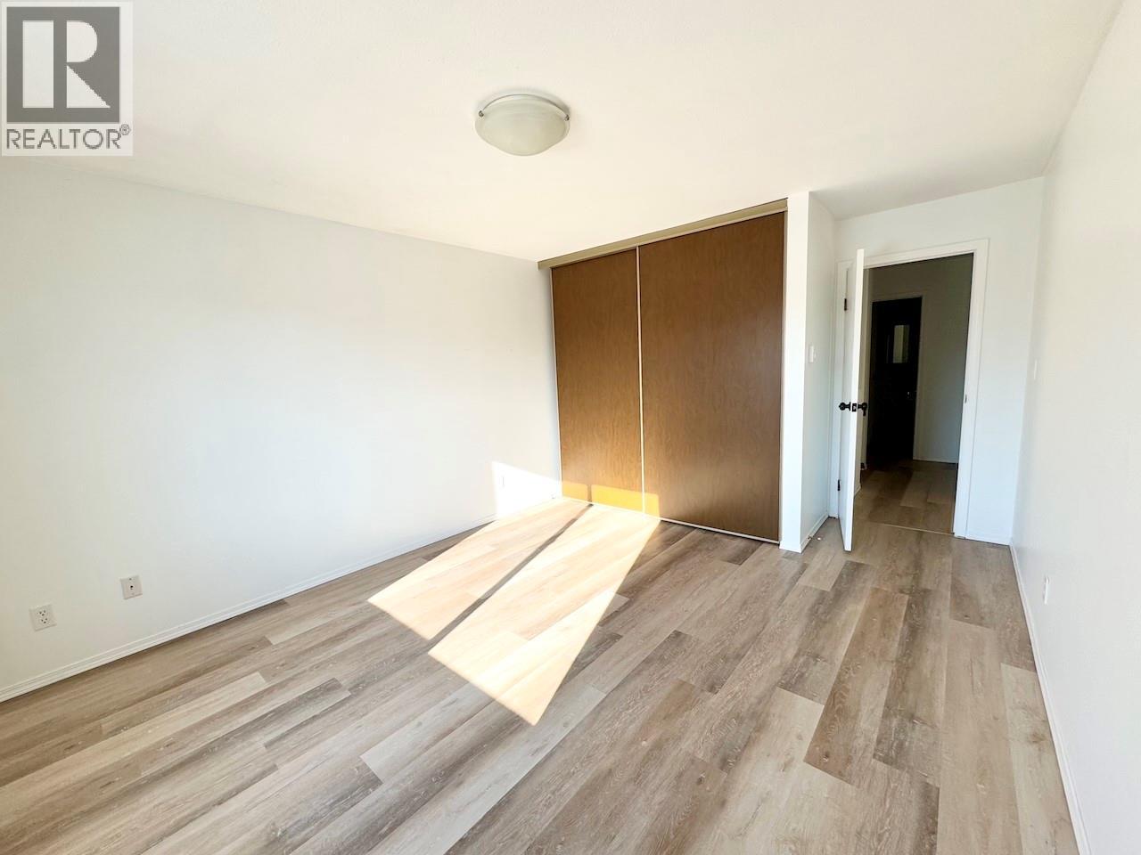 9 5877 MAIN Street, Oliver